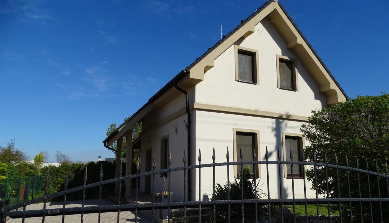 Kimy Home Mojmírovce Buitenkant foto