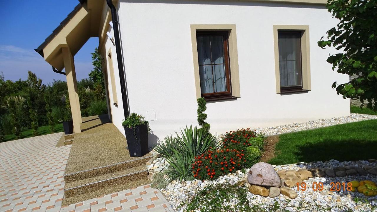 Kimy Home Mojmírovce Buitenkant foto